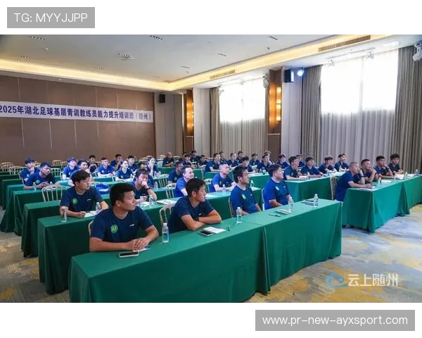 足球联赛在青训扶持中推动俱乐部共享教练资源与联合训练营模式